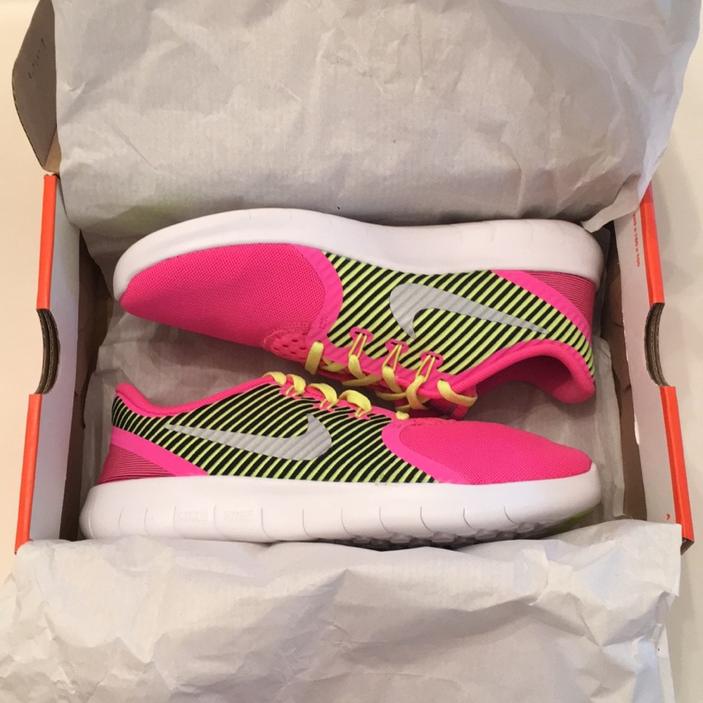 Nike Big Kids Free Run Tennis Shoes - Picture 8 of 8